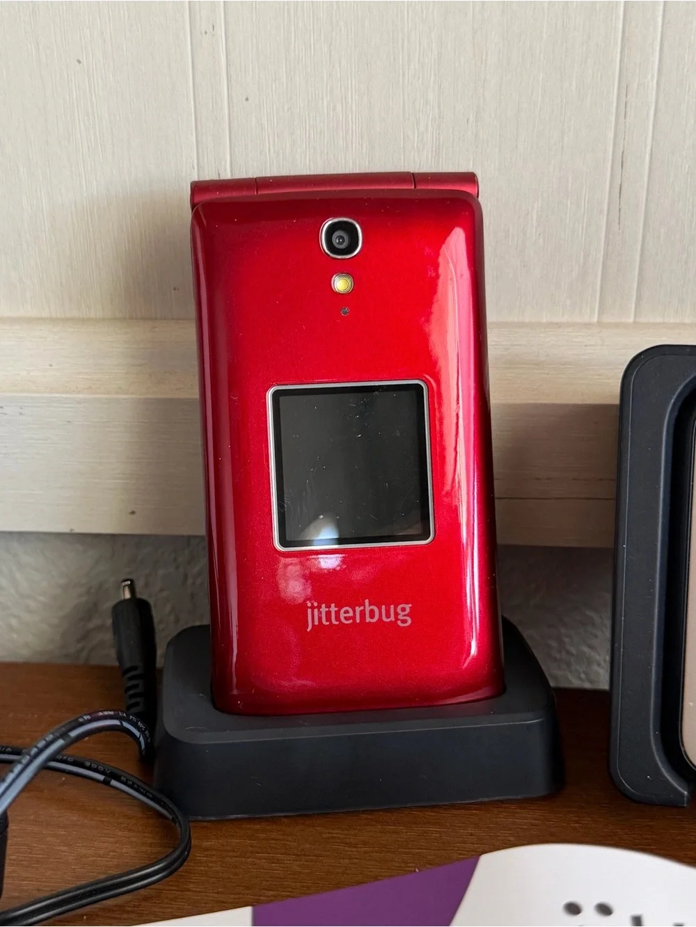 One Touch Easy To Use Jitterbug Flip Phone With Hands Free Great Call Emergency